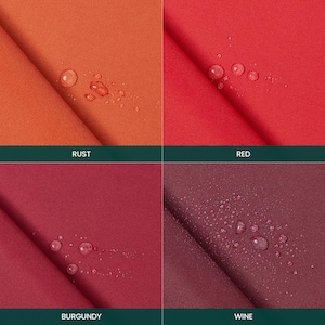 Puede incluir: Una cuadr&iacute;cula de cuatro muestras de tela en colores &oacute;xido, rojo, burdeos y vino. Cada muestra presenta una superficie repelente al agua con gotas visibles sobre el material texturizado. Las etiquetas RUST, RED, BURGUNDY, WINE est&aacute;n presentes.