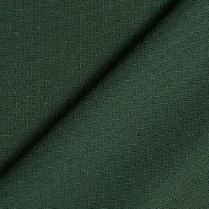 Può includere: Primo piano di un tessuto verde scuro con una trama leggermente testurizzata. Il tessuto ha una superficie liscia e uniforme e un colore ricco e profondo.