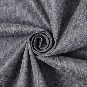 Könnte beinhalten: Nahaufnahme eines grauen Stoffes mit strukturierter Oberfläche. Der Stoff ist zu einer Spirale gefaltet und verdreht.