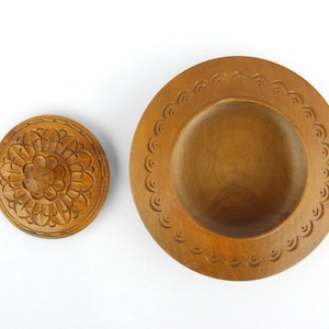 Vintage runde Holzkiste, handgeschnitzte Holzschmuckschatulle, Holzkiste mit Deckel, dekorative Schmuckkiste, Geschenk für sie
