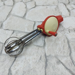 On Sale Vintage hand whisk Gloria DDR GERMANY egg beater Hand crank mixer Rotary egg beater Red Handle manual egg whisk German Kitchen