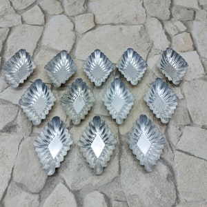 12 Stück Vintage kleine Gebäckdosen Formen Set mit 12 geriffelten Backformen, alte Cupcake Dosen, Küchendekoration, kleine Kuchenformen aus Metall Bild 1