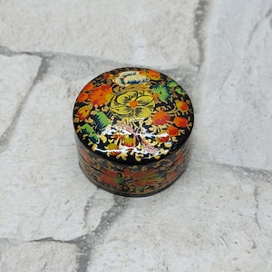 Auf Verkauf Vintage Schmuckschatulle Kleine Runde Holzkiste Mädchen Trinket Box Holzkiste handgemalte Holzkiste mit Deckel Geschenk für sie