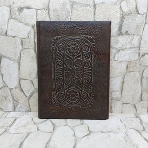 Portafolio de cuero grande vintage, cubierta de libro de cuero con adornos en relieve hechos a mano, carpeta de papel marrón oscuro, regalo de lujo, organizador de oficina