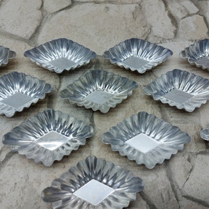 12 Stück Vintage kleine Gebäckdosen Formen Set mit 12 geriffelten Backformen, alte Cupcake Dosen, Küchendekoration, kleine Kuchenformen aus Metall Bild 6