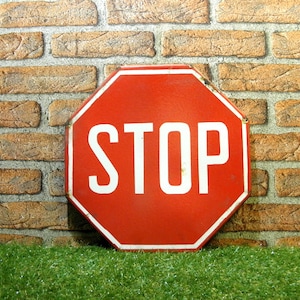 ヴィンテージ エナメル「STOP」標識、道路標識、学校教育標識、交通標識、男性用隠れ家へのギフト、白と赤のエナメル標識