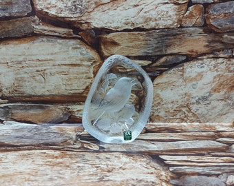 Mats Jonasson Crystal Bird Paperweight – Swedish Art Glass Sculpture
