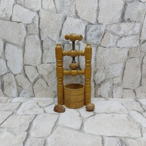 VINTAGE HOLZ NUSSKNACKER Holz Nussknacker Wunschbrunnen Schraube Korb Schüssel Zografa Kostenlose Lieferung Neuer Eintrag Portofrei