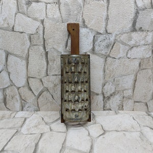 Kitchen Grater Primitive Grater Vintage Kitchen Grater Metal And Wood Cheese Grater Farmhouse Antiques Wall Hanging Grater with Wood Handle
