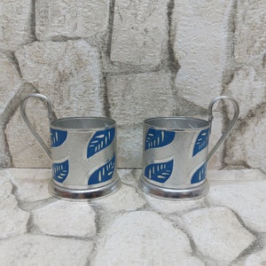 Vintage set van 2 glashouders, metalen glashouders en geverfd, Russische theeglashouders, Podstakannik.