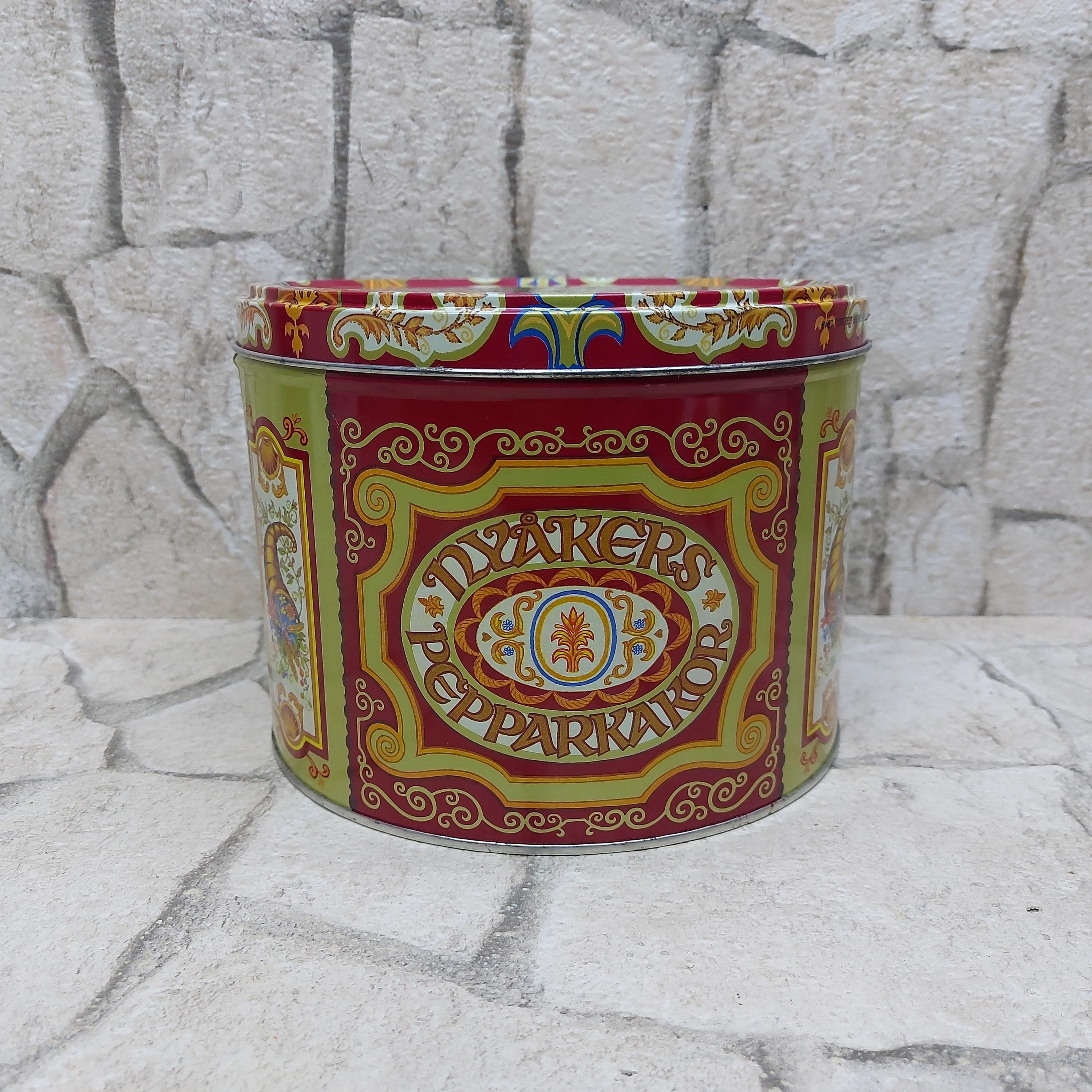 北欧アンティーク　スウェーデンの小さな小さなティン缶♡ ヴィンテージスウェーデンビスケット缶：装飾的なティーストレージ