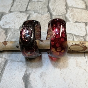 Set of 2 Vintage Bracelets, Lucite Bangle Bracelet, Purple and Silver Lucite Bangle, Lucite Confetti Bangle, Asymmetrical Lucite  Bracelet