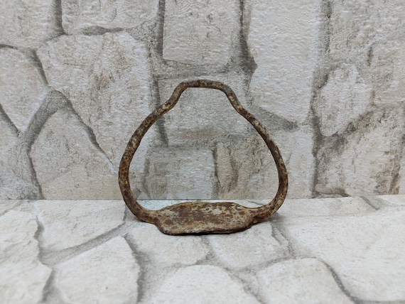 Chaise Curule en Fer Forgé et Cuir en vente sur