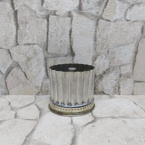 Vintage Ribbed Metal Cake Pan - Small Baking Mold