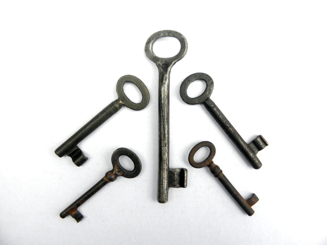 5 Antique Skeleton Keys Authentic Vintage Metal Keys Original