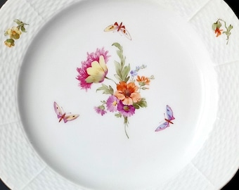 Elegant KPM Berlin Vintage Breakfast Plate #3, Altosier Pattern, Hand-Painted Floral German Porcelain 21,5cm