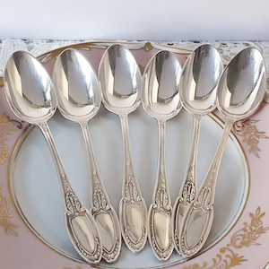 Coffret ancien de 12 petites cuillères en métal argenté – Écrin d