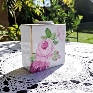 Vaso vintage in porcellana dipinto a mano: Cottage Chic Roses, prodotto in Germania
