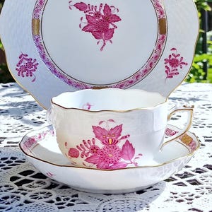 1976 Herend Hongarije theekopje Trio 1 van 3, handgeschilderd Chinees boeket / roze patroon Apponyi