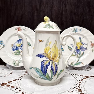 Vintage Villeroy & Boch Teapot - Bouquet Pattern - Floral Teapot - Made in Luxembourg - Ivory Ceramics - Gift for Her