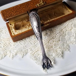 1888-1941 Vintage Alfenide Christofle Boxed Silver Plated Sugar Tongs Floral Design French Cutlery