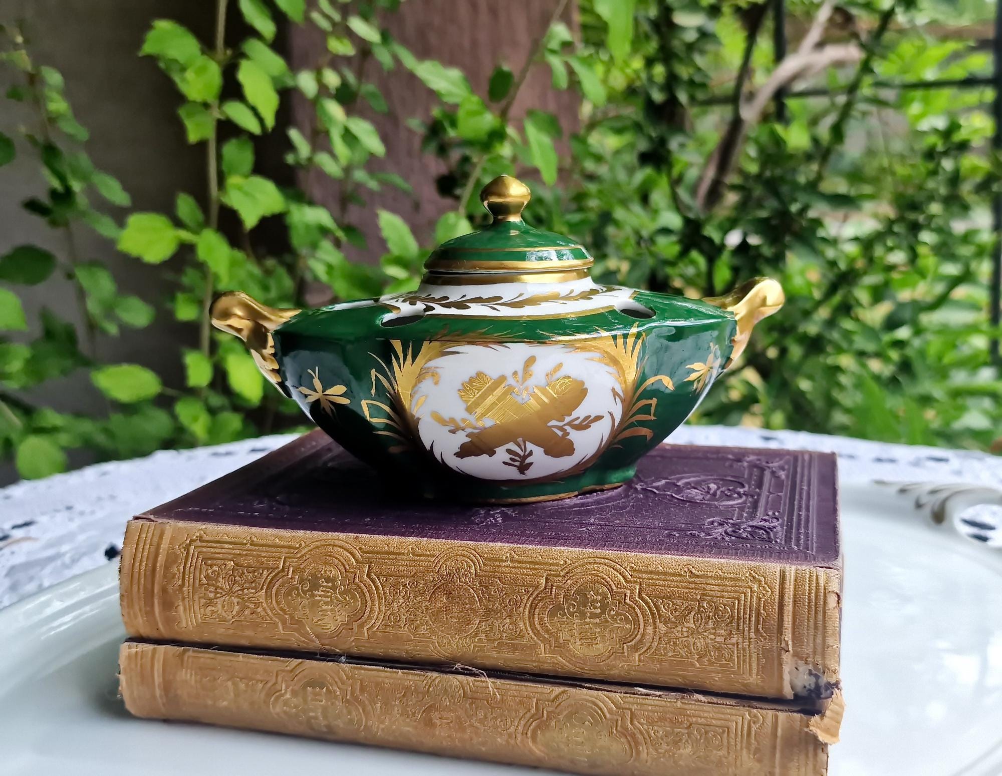 Bougeoir en porcelaine de Limoges Lys Royal vintage - France