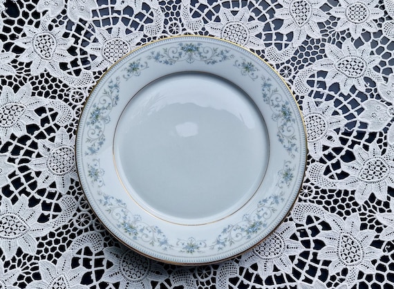 Vintage Noritake Dinner Plates Set of 4 Plates: Noble2600 Pattern