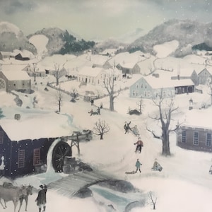 以下が含まれることがあります： 手前に水車のある雪景色の中の村の風景。村は雪に覆われ、人々が雪の中を歩いたり遊んだりしています。背景には木々や家があります。