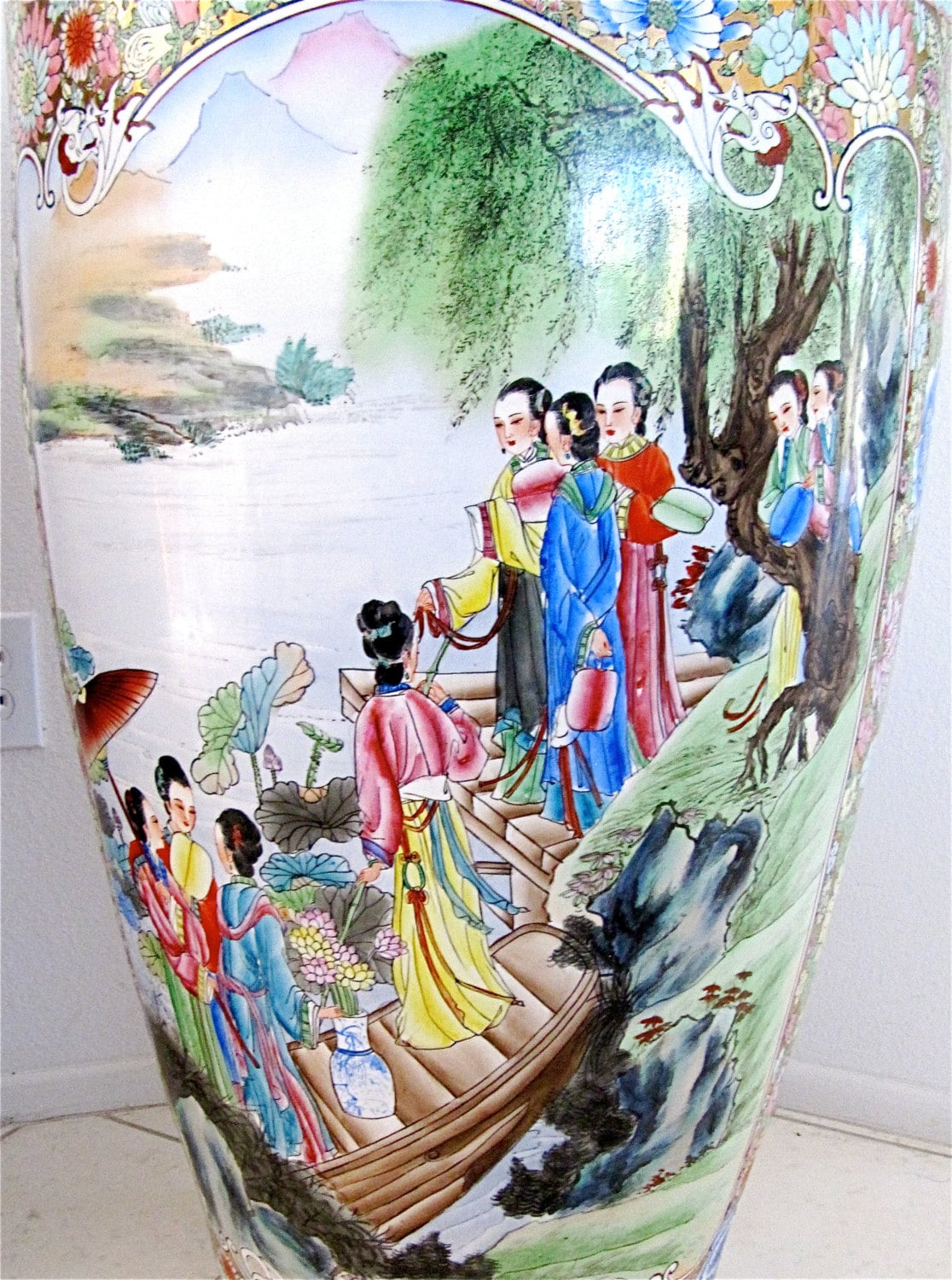 中国七宝焼きと磁器のフロア花瓶 – 手描き、特大、高さ52インチの