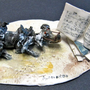 Colombo 1985 Shaggy Dog with Music – Original Sculpture – Lo Scricciolo School – Italian Art Figurine