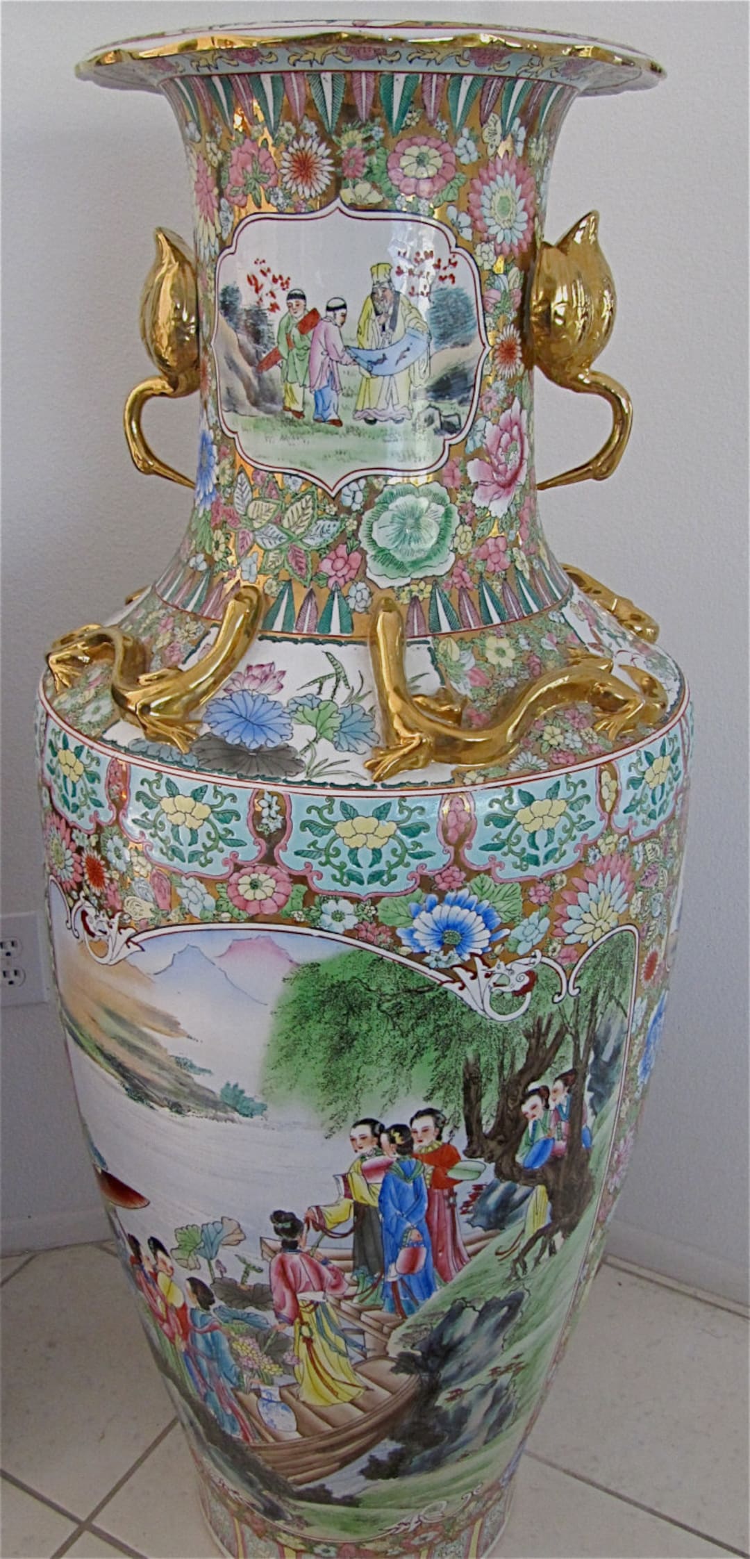 中国七宝焼きと磁器のフロア花瓶 – 手描き、特大、高さ52インチの