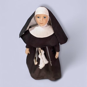 Vintage Danbury Mint Nun Porcelain Doll – Elegant Religious Collectible & Rare Spiritual Keepsake Gift