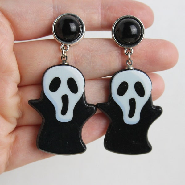 Halloween Plugs / Earrings - Scream Ghost horror Spirit spooky season- nickel free - 316L stainless steel - punk cemetery scary white cult