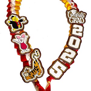 Collar de graduación inspirado en Winnie the Pooh, collar de cinta, collar personalizado, hecho a pedido Winnie the Pooh, cerdito Tigger