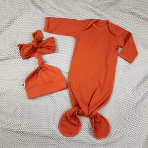 Burnt orange knotted baby gown with top knot hat or headband, baby girl or boy coming home outfit image 3