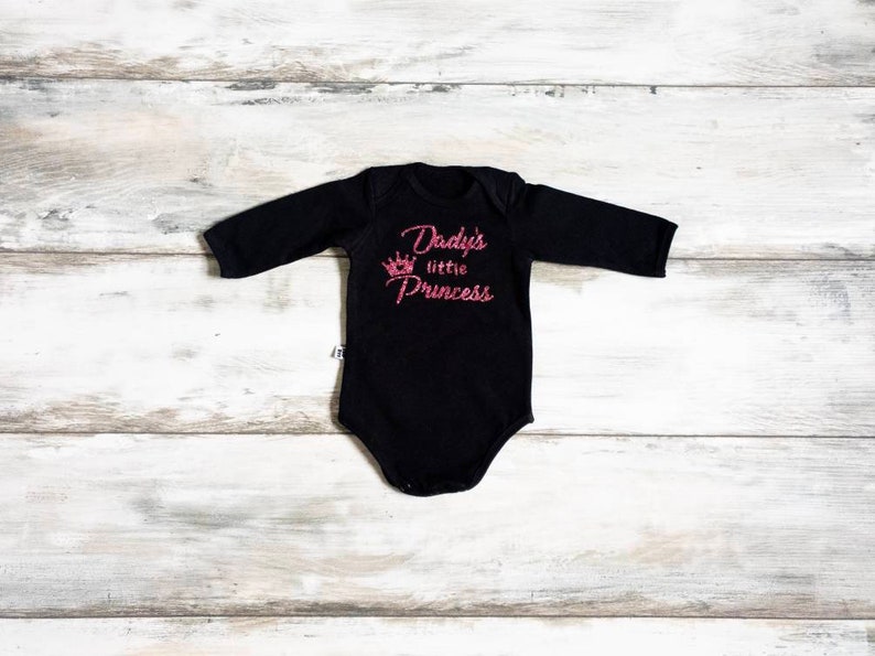 Black baby bodysuit with pink glitter text Dady/'s Little Princess