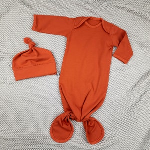 Burnt orange knotted baby gown with top knot hat or headband, baby girl or boy coming home outfit image 4