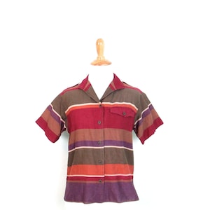 Jaren 1970 gestreepte katoenen Blouse Vintage veelkleurige dunne katoen Casual knop Front bijgesneden bijgesneden Fit Top vrouw maat 4 Retro Blouse