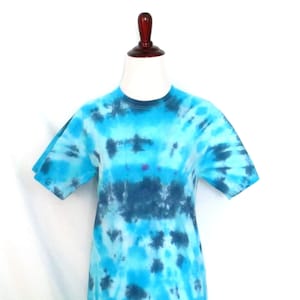 90's Tie Dye T-Shirt Vintage Blue Tie Dyed Shirt Women's Small Tie Dye Tee 1990's Cotton Shirt Festival Clothes Hippie Shirt Tie Dye Clothes