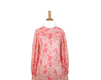 1970年代の花柄シフトドレス、ヴィンテージ70年代の水彩ピンクフラワープリントミディ丈デイドレス、レトロ長袖ハンドメイドパステルフロック