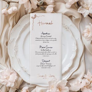 Menu de mariage imprimé avec un joli noeud - papeterie de style mariage fantaisiste - menu de mariage personnalisé — HANNAH