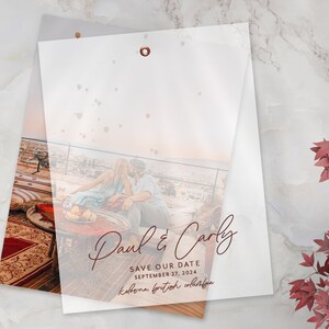 Cartes de réservation de mariage personnalisées - faites gagner la date de mariage avec photo - carte de superposition de vélin personnalisée - CARLY