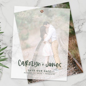 Cartes de réservation de mariage personnalisées - Réservez la date de mariage personnalisée avec photo - Carte de superposition de vélin personnalisée - CAROLYN