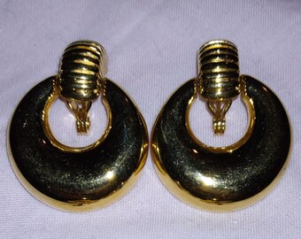 Boucles d'oreilles clip Monet vintage signées Monet, ton doré