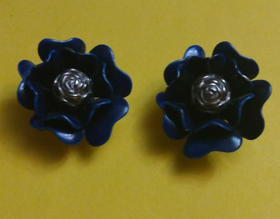 Vintage Coro Blue Flower, Enamel, Gold Tone Center - image 1