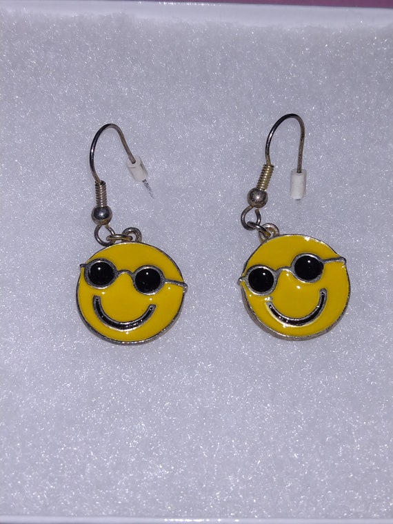 Vintage Yellow Smiley Face Earrings CUTE!