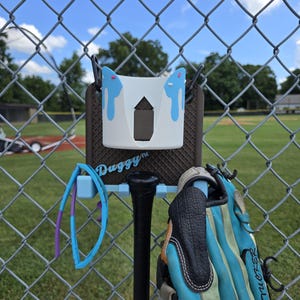 Duggy™- Ice Cream Drip Dugout Organizer – Light Blue Edition Hanging Bat & Gear Rack for Baseball Softball Teams