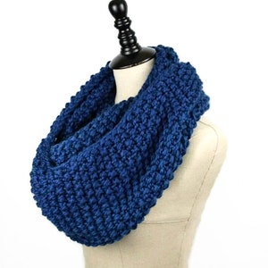 Blue Knit Infinity Scarf, Seed Stitch Scarf, Chunky Knit Long Scarf, Winter Circle Scarf, Womens Knit Circle Scarf, Reversible Crochet Loop