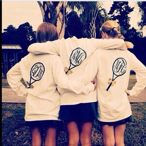 Camiseta de tenis con monograma, camiseta de tenis de manga larga ©