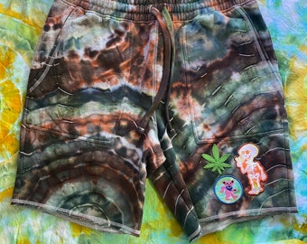 M Tie Dye Schädel Bär Blatt bestickte Sweatshorts, Einzelstück